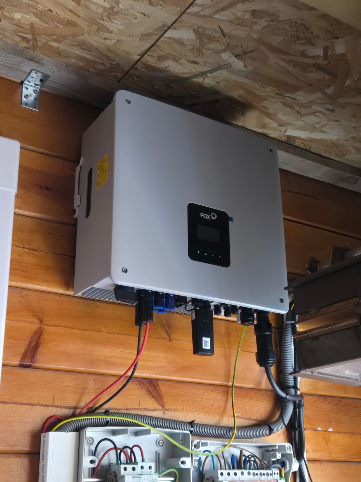 Onduleur d’une installation photovoltaïque à Estavar